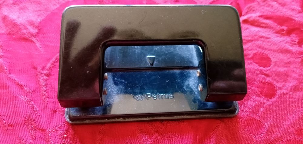 Fura ou agrafa? Furadores e agrafadores activos no momento Desde 2E.