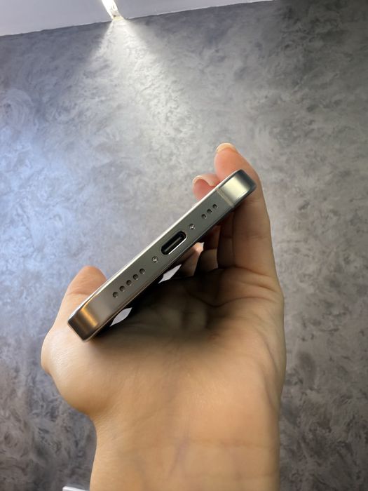 Б/у IPHONE 16Pro 256 White Titanium Neverlock Костюшка,5 igrand