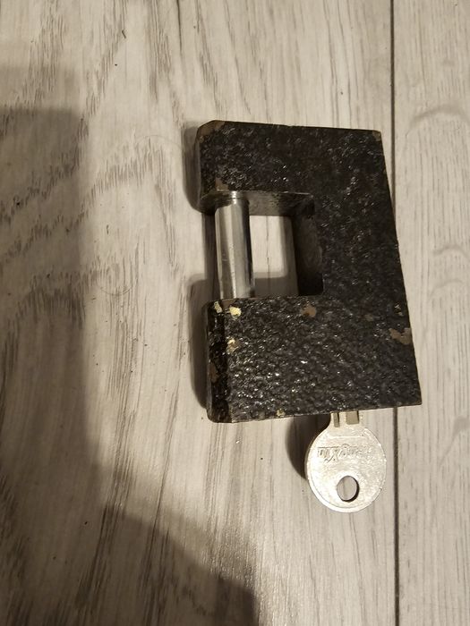 Kłódka z kluczem