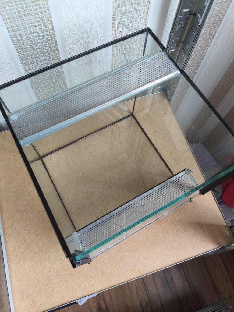 Terrarium szklane 25×25×25 kostka typu gilotyna podwójna wentylacja