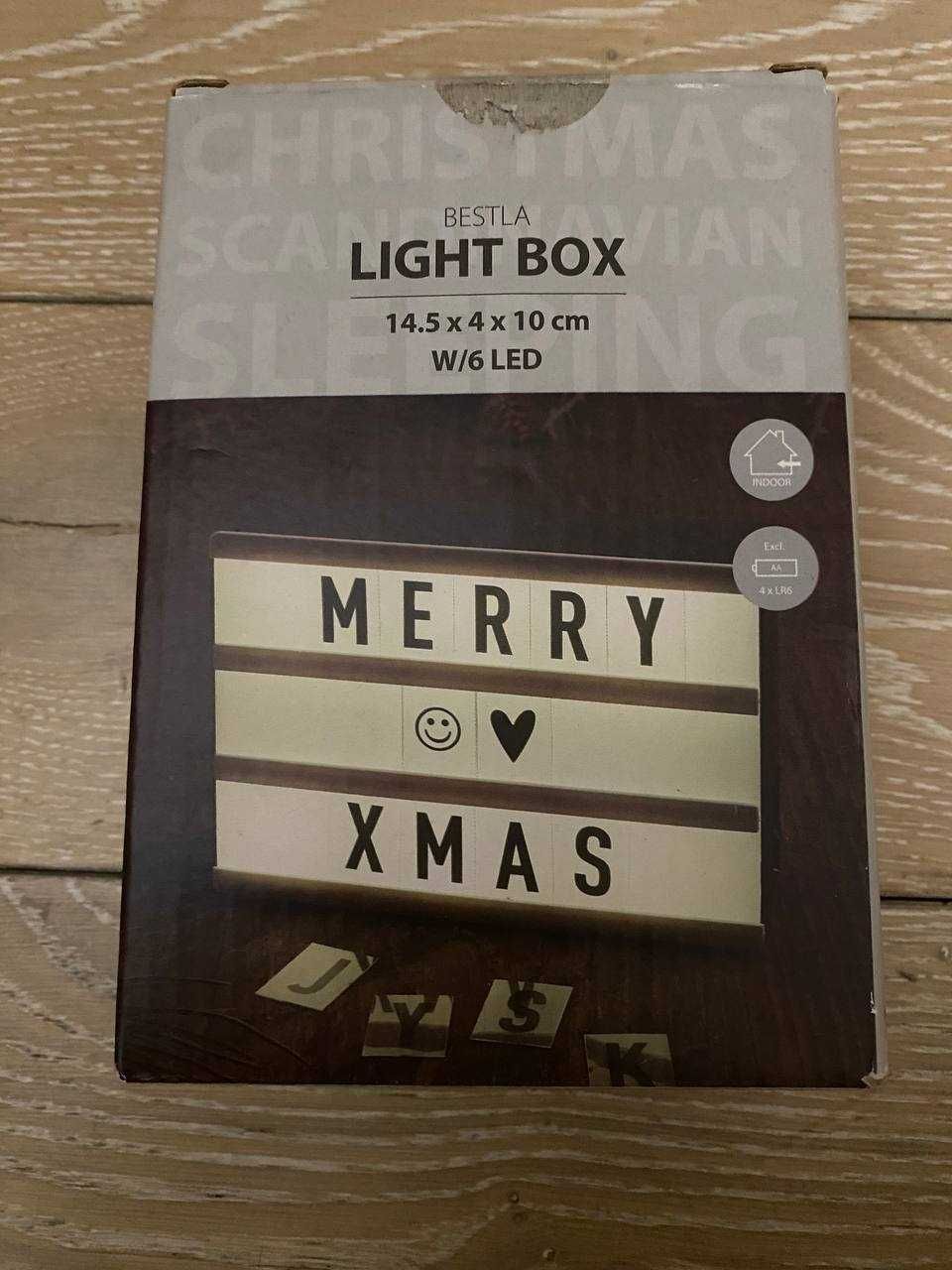 Lampa z prefabrykowanymi literami