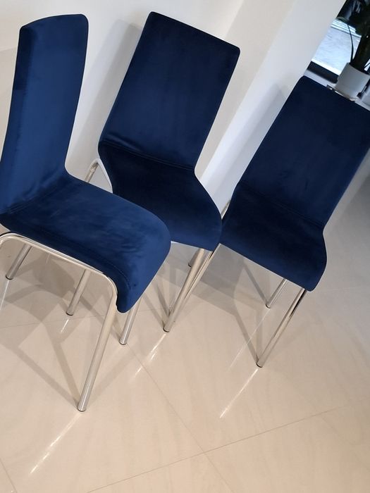 Sprzedam krzesła tapicerowane welurowe granatowe.
