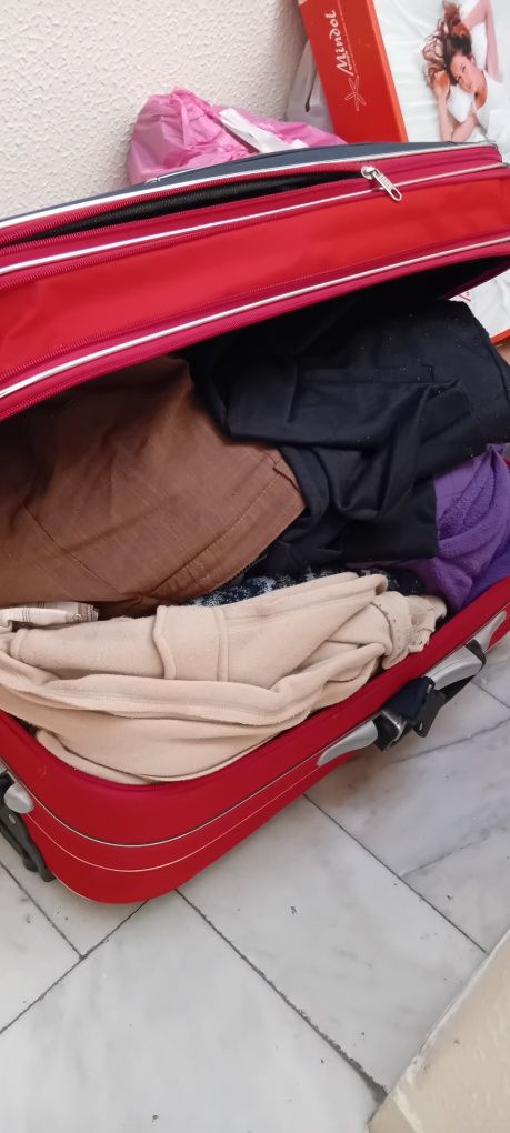 Sacos com roupa de senhora L a xl