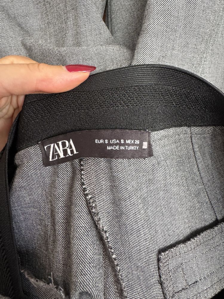 Calça classica cinzenta zara