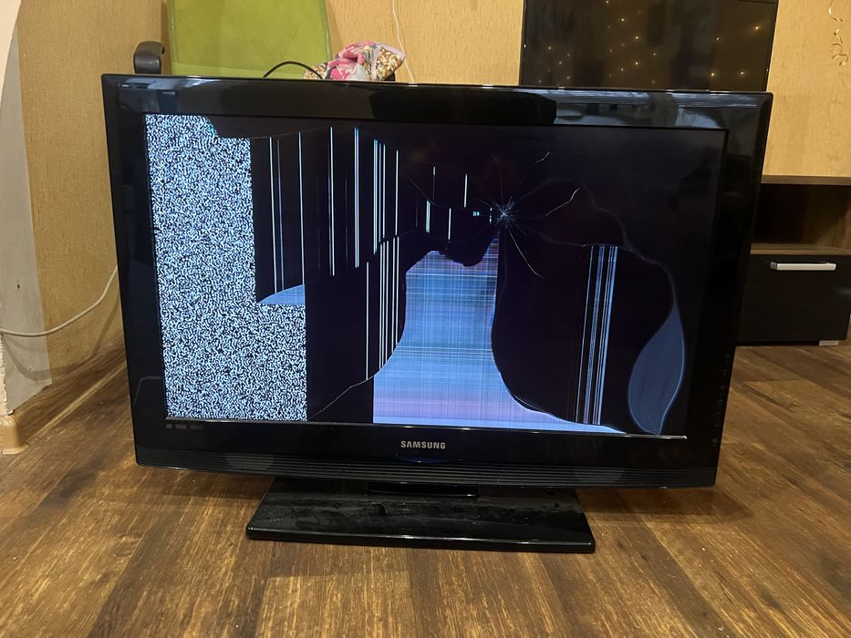 Продам телевизор samsung на запчасти