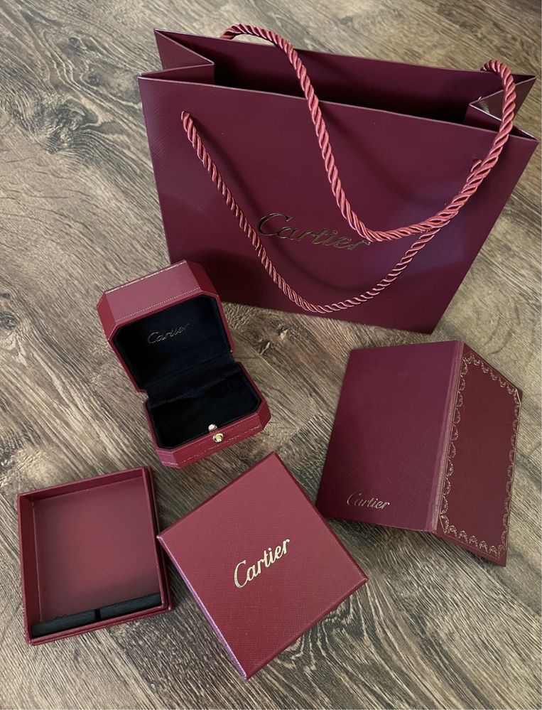 Упаковка коробка Картье Cartier под сережки