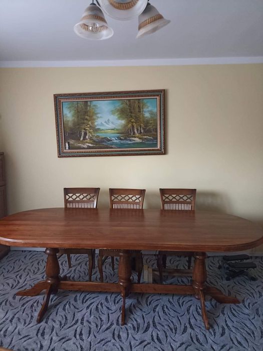 Duży masywny stół drewniany