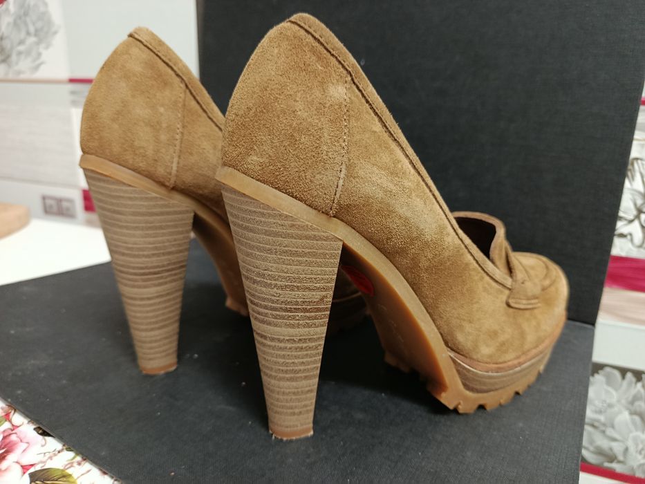 Sapatos de salto - Stradivarius - 37 - Camurça