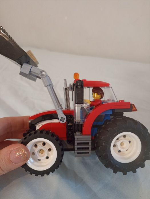 Trator vermelho - lego city 60287