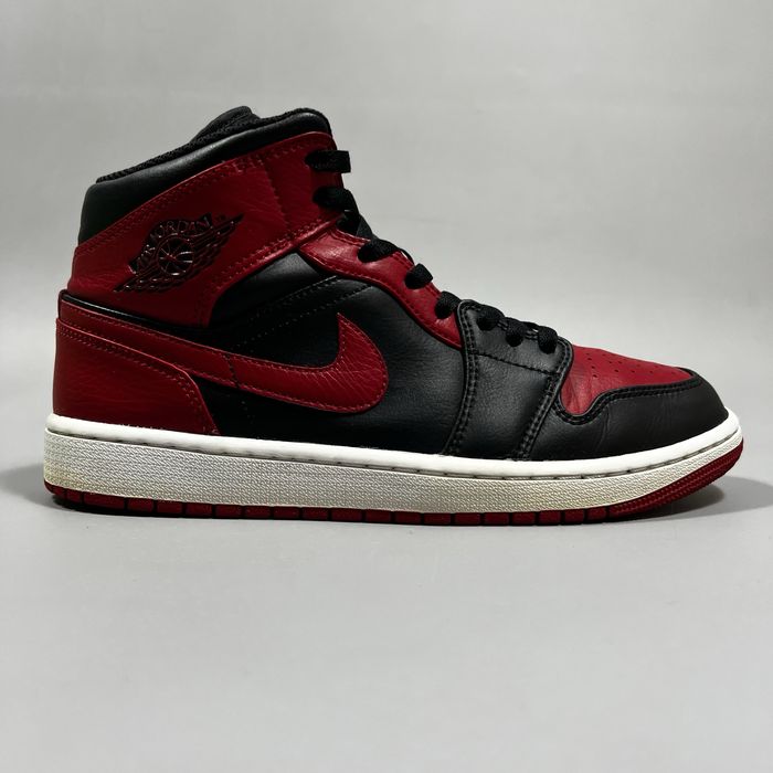 Чоловічі кросівки Nike Air Jordan 1 Mid Banned Black Red 554724-074