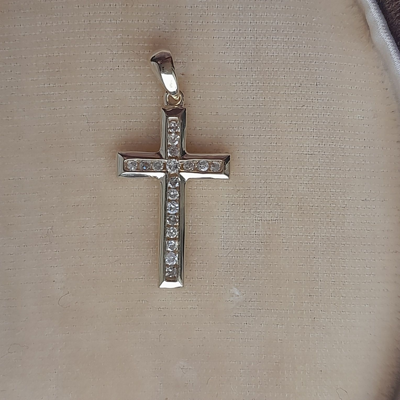 Krzyżyk Brylanty masa 0.18ct Złoto 585 Certyfikat