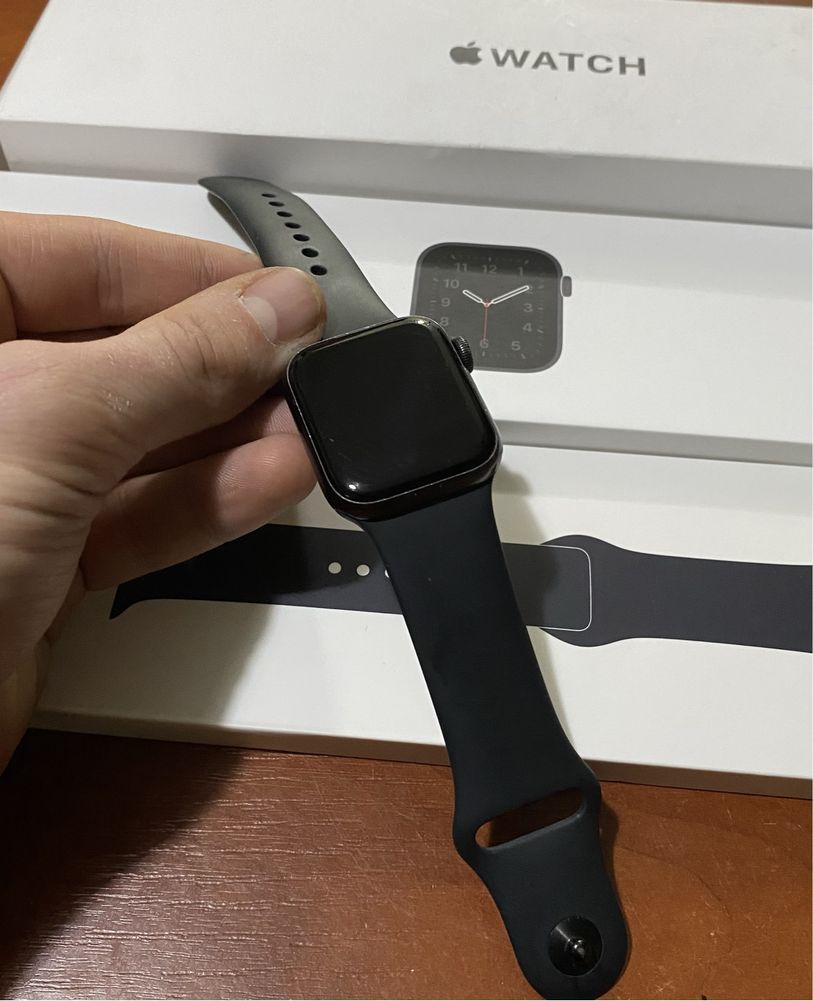 Apple watch SE A2353 40mm ! D450