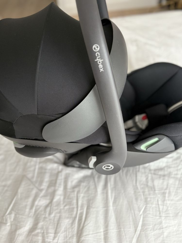 Cybex Cloud G i-size Moon Black Plus