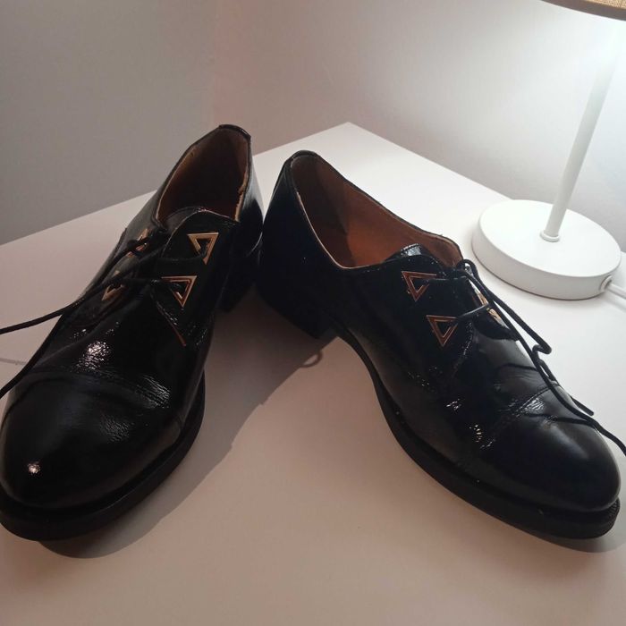 Sapatos pretos-Mulher