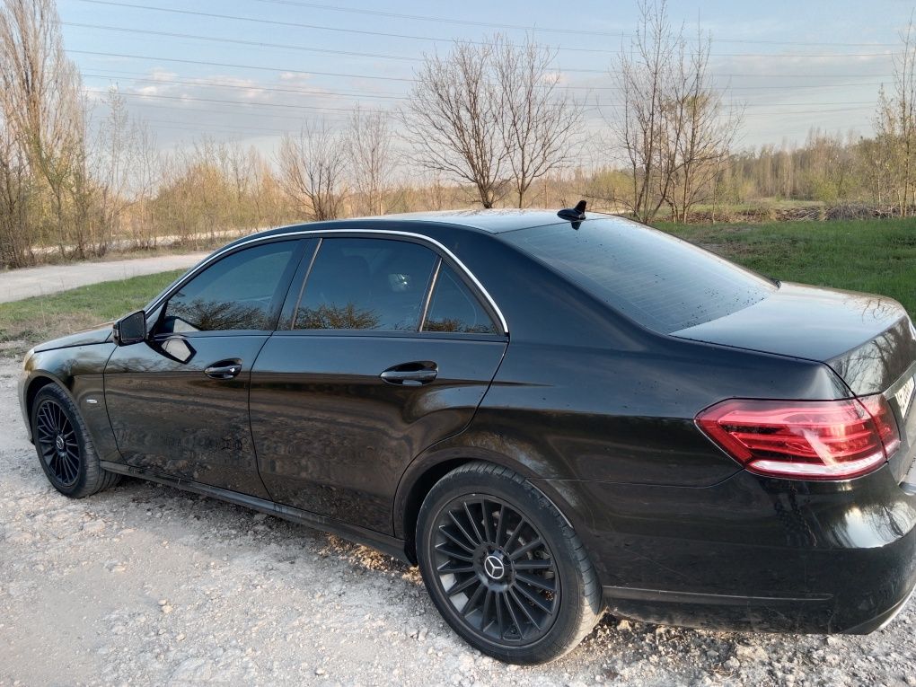 Mercedes Benz E200 2011 г.