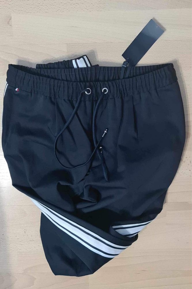 Joggery Tommy Hilfiger rozm W31L32