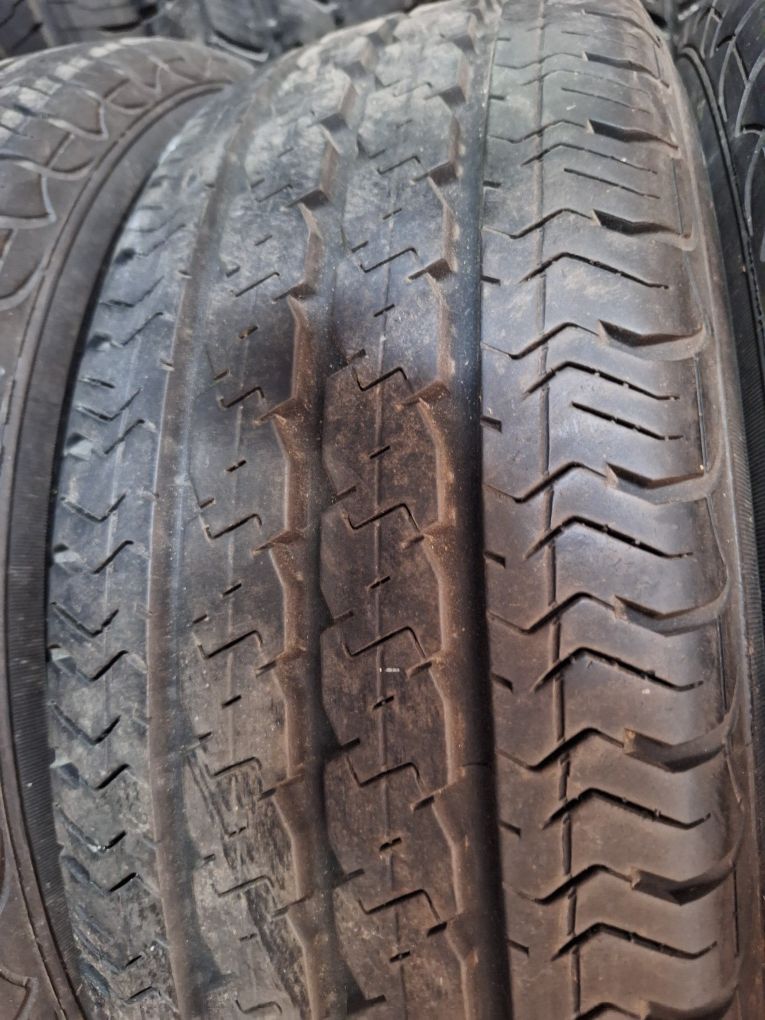 Продам шини 215 70 15с Pirelli,в стані нових