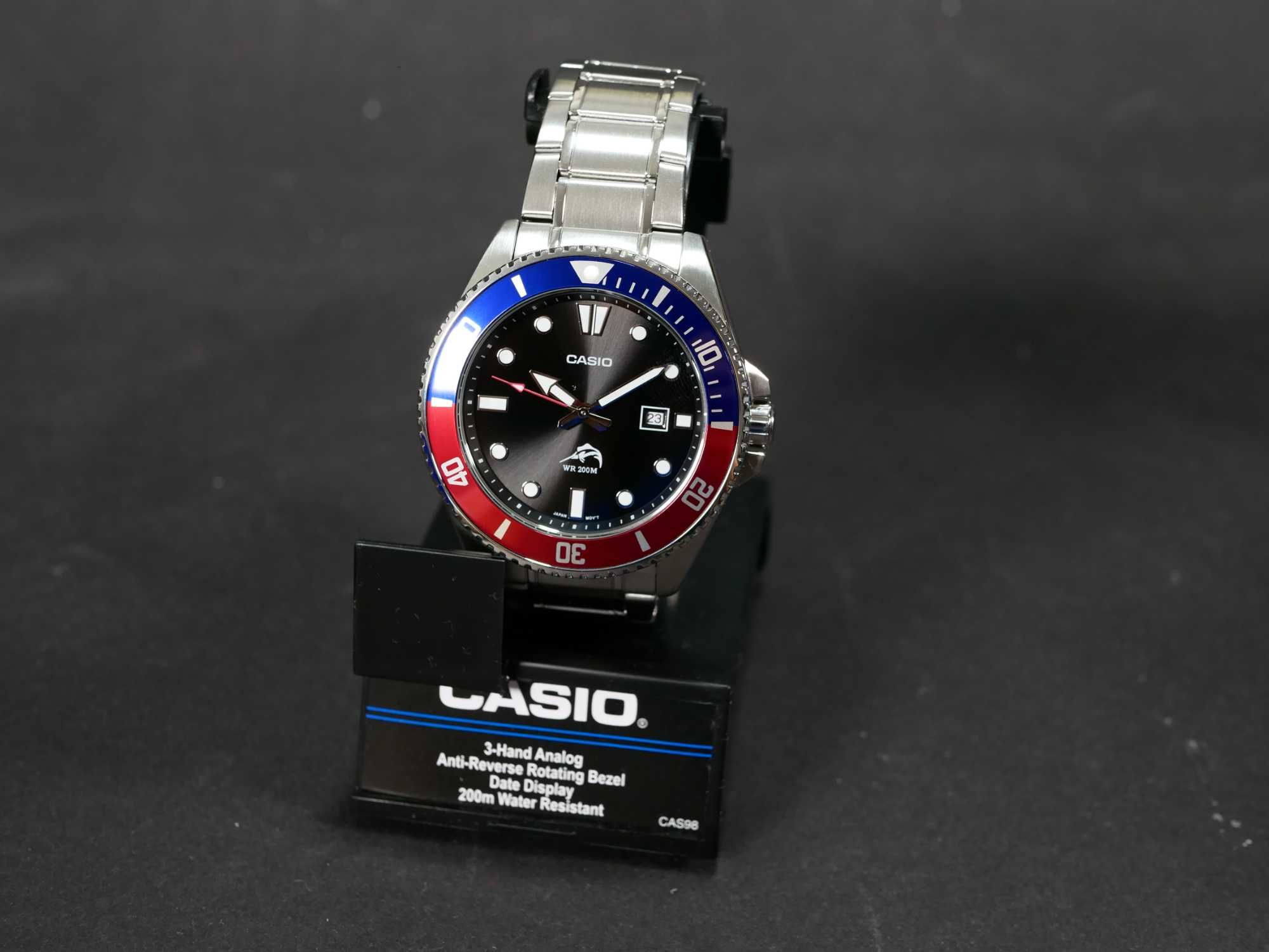Casio MDV-106DD-1A2V Duro Pepsi з металевим браслетом