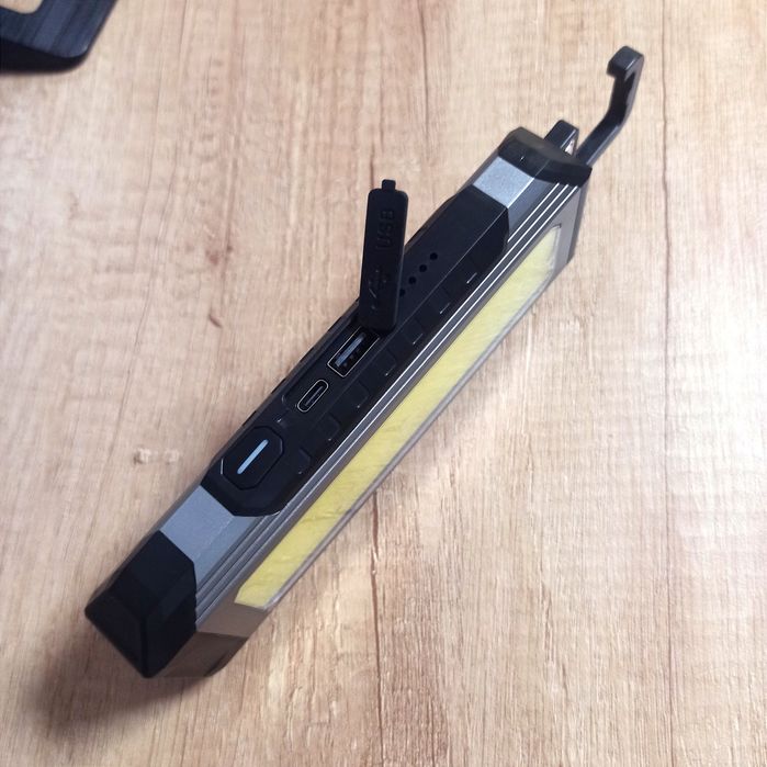 Яскравий світлодіодний ліхтарик