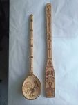 Łycha, nabierak 56cm. Mieszadło drewniane 63cm, oba ze wzorem ludowym.