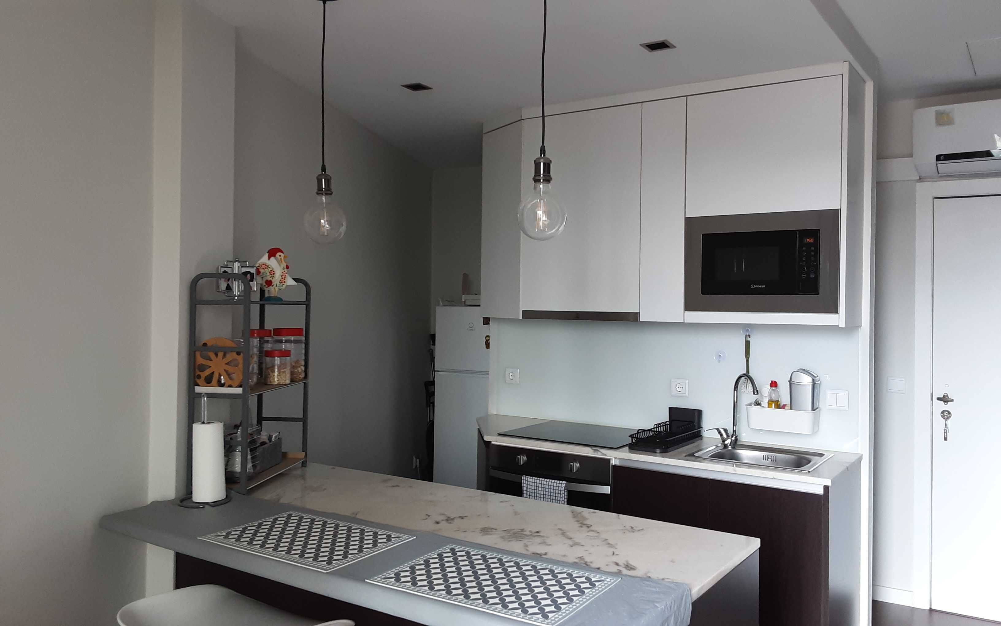 Apartamento em frente à estação de metro de Faria Guimarães.