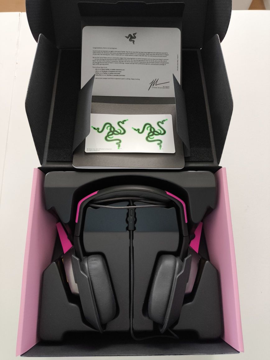 Headphones oficiais D.va da Razer