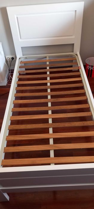 Cama em lacado branco