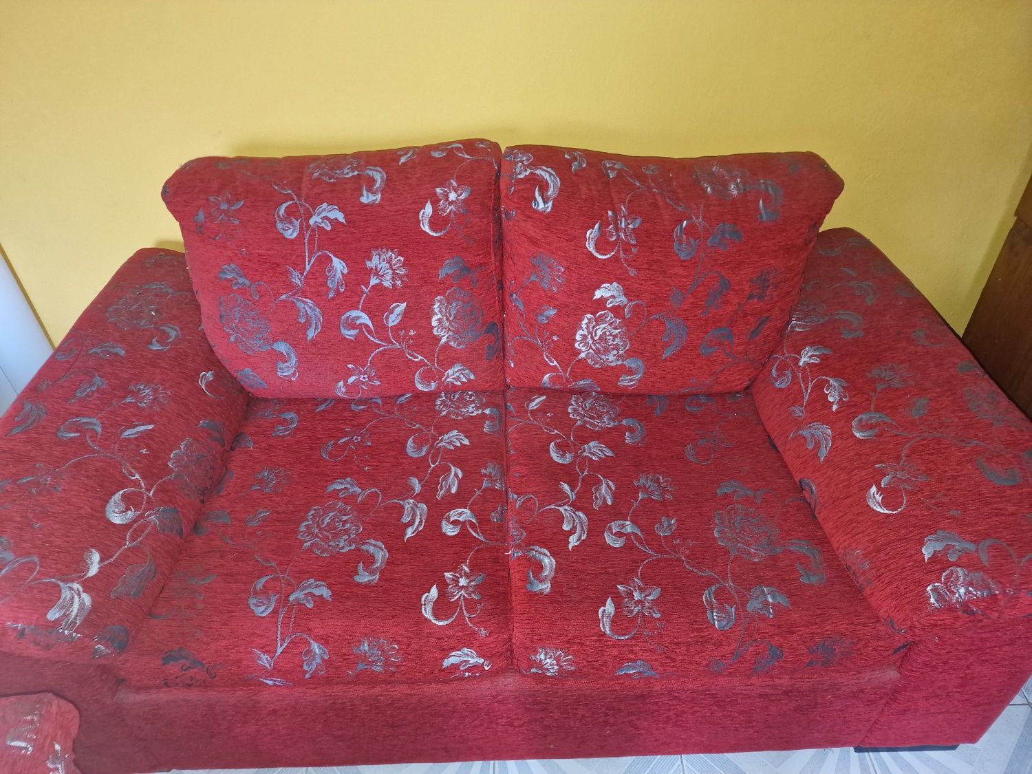 Sofa tecido  vermelho e cinzento