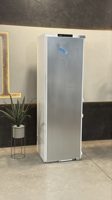 Вбудований холодильник K7748D.  2024 рік. Стан ідеальний! Як новий !!