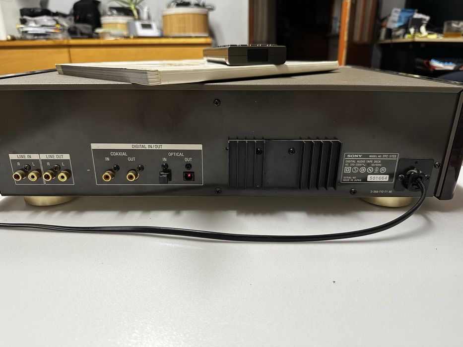 Magnetofon cyfrowy  DAT SONY DTC-57ES