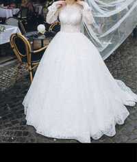 Продається весільна сукня 42 розміру