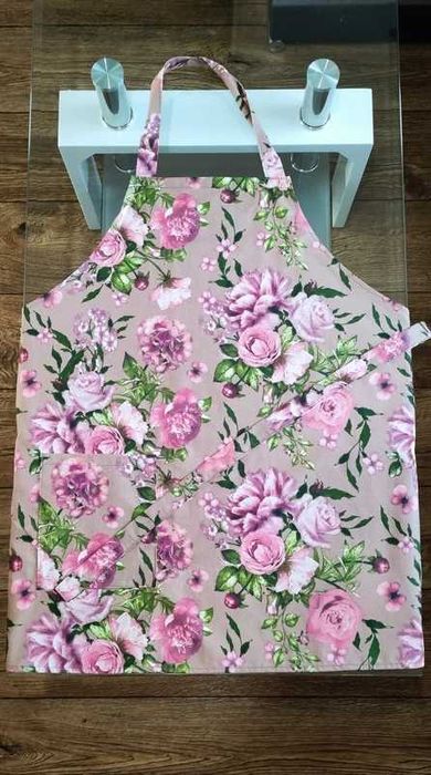 Fartuch kuchenny beżowy pudrowy róż kwiaty kwiatki bawełna
