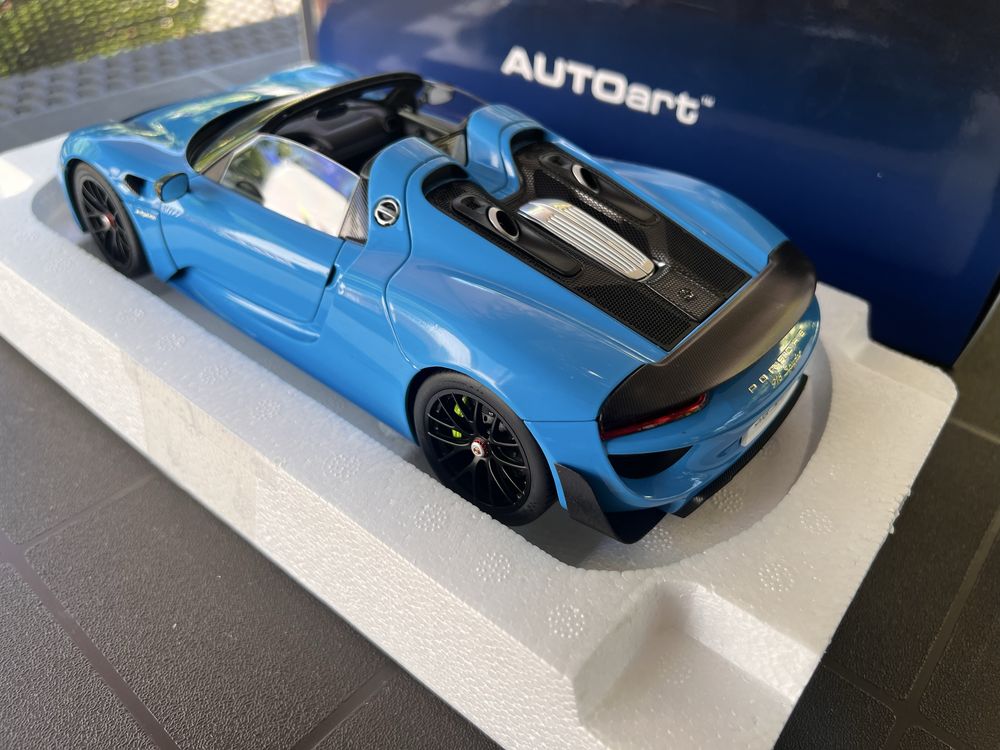 Autoart 1/18 Porsche 918 Spyder Weissach Package (Riviera Blue)