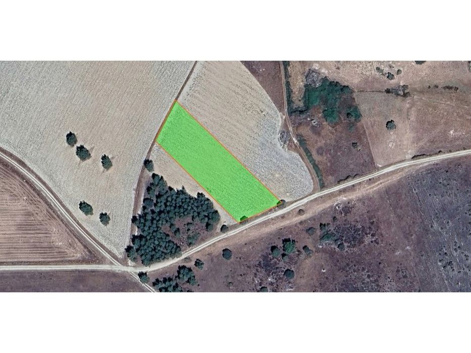 Terreno rústico a 800m da EN332, Junça, Almeida