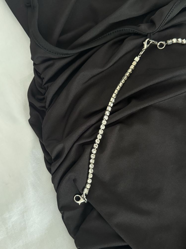 Sukienka odkryte plecy diamenciki kryształki