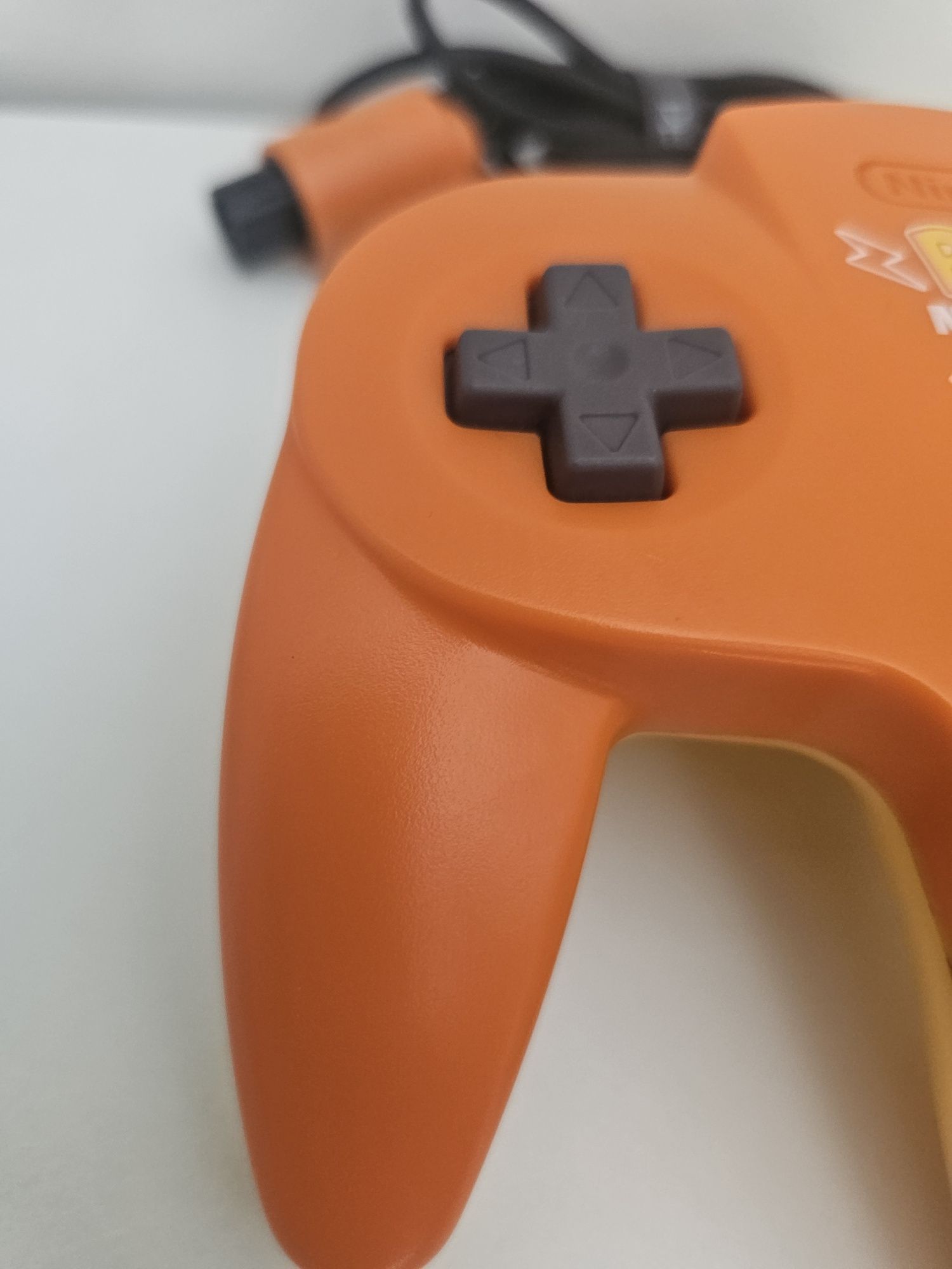 Comando Nintendo 64 Pikachu (edição colecionador)