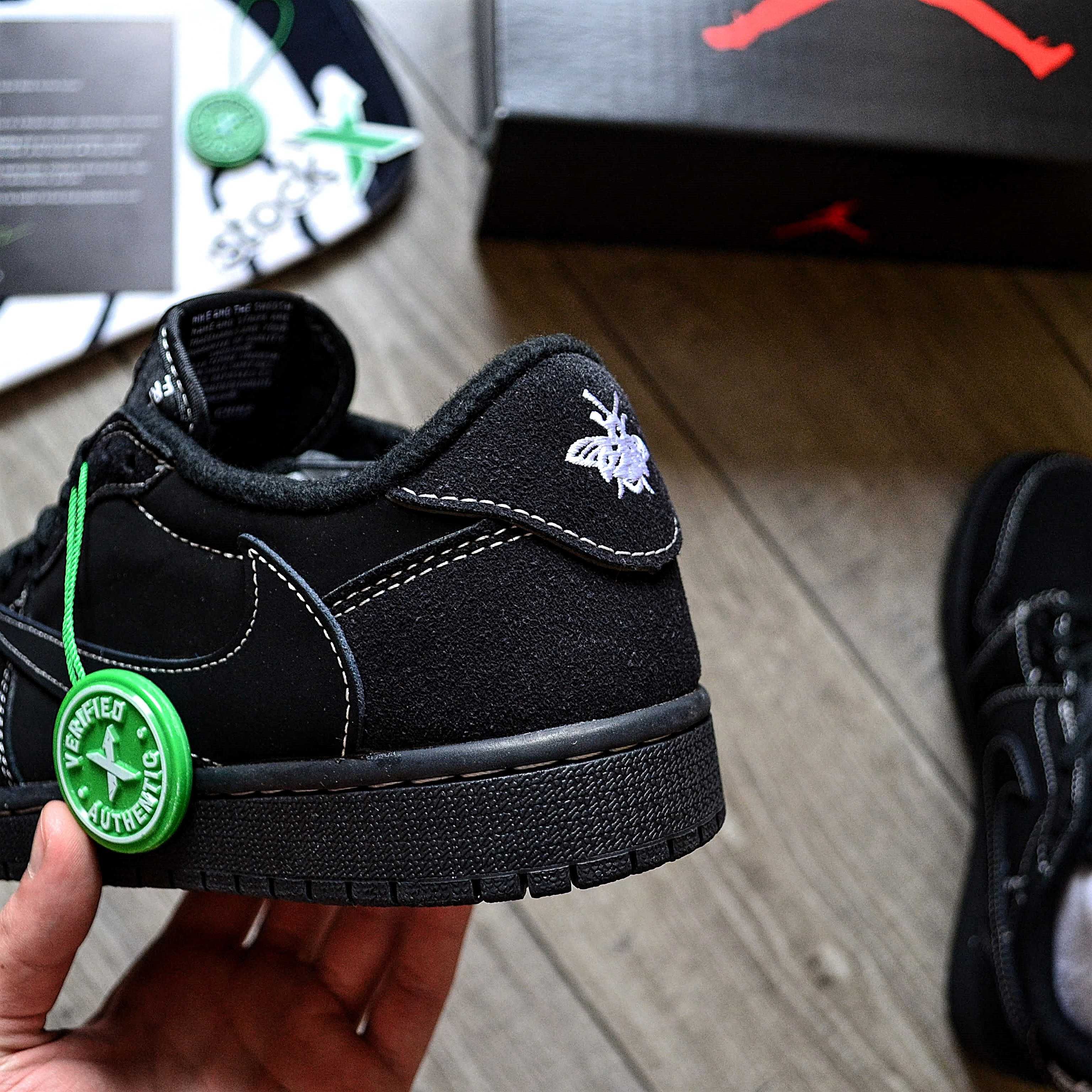 Чоловічі кросівки Nike Air Jordan 1 Low x Travis Scott 'Black Phantom'