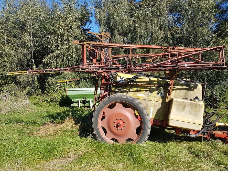 Rozsiewacz Amazone za-m2 1600L