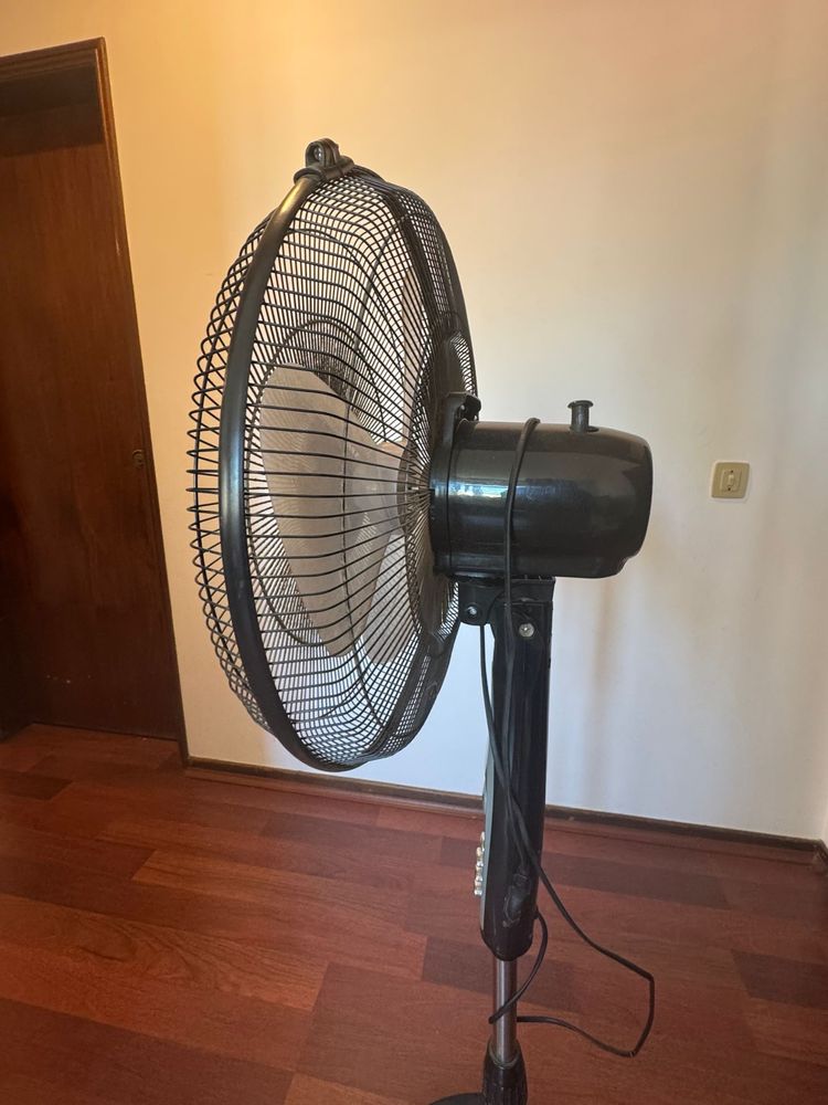 Ventoinha de pé com 3 velocidades