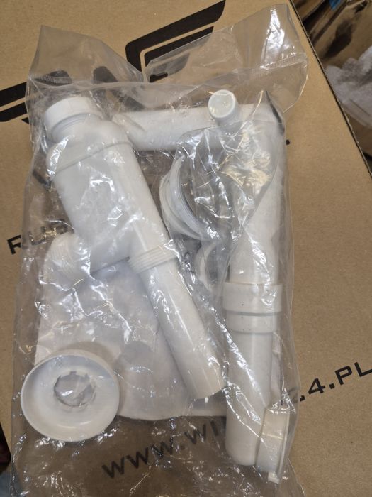 Syfon umywalkowy oszczędzający przestrzeń