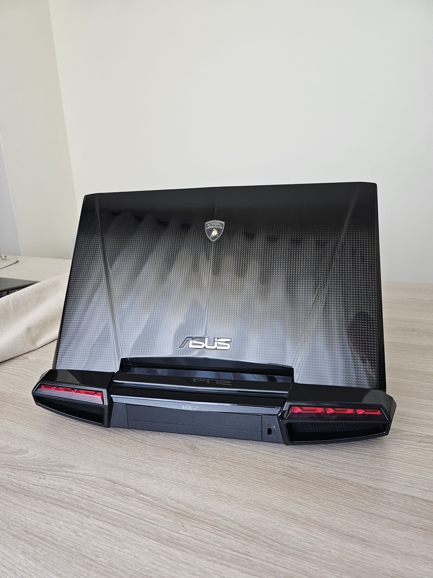 PC Portátil Asus Lamborghini VX7s