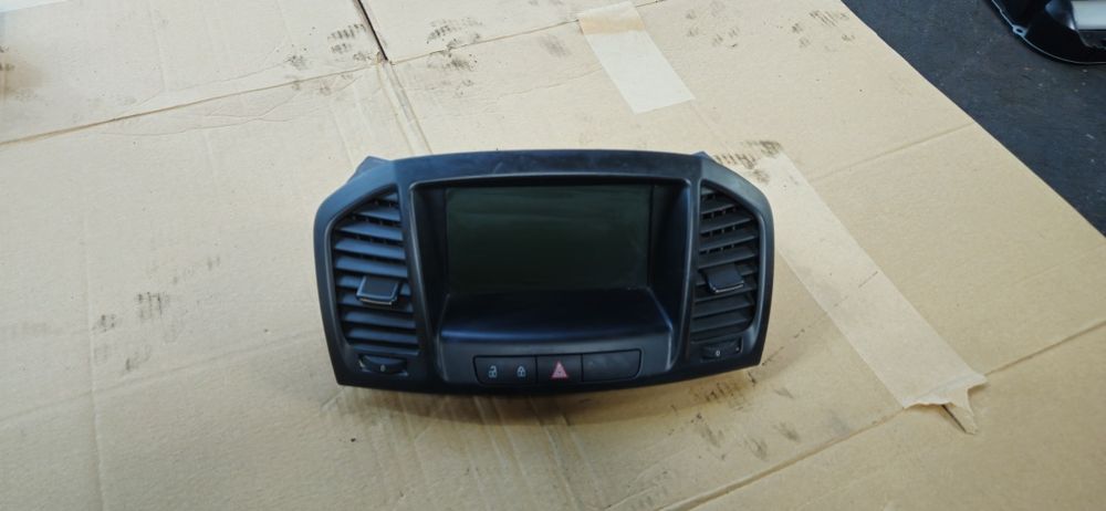 Insignia a stra j wyswietlacz nawigacji