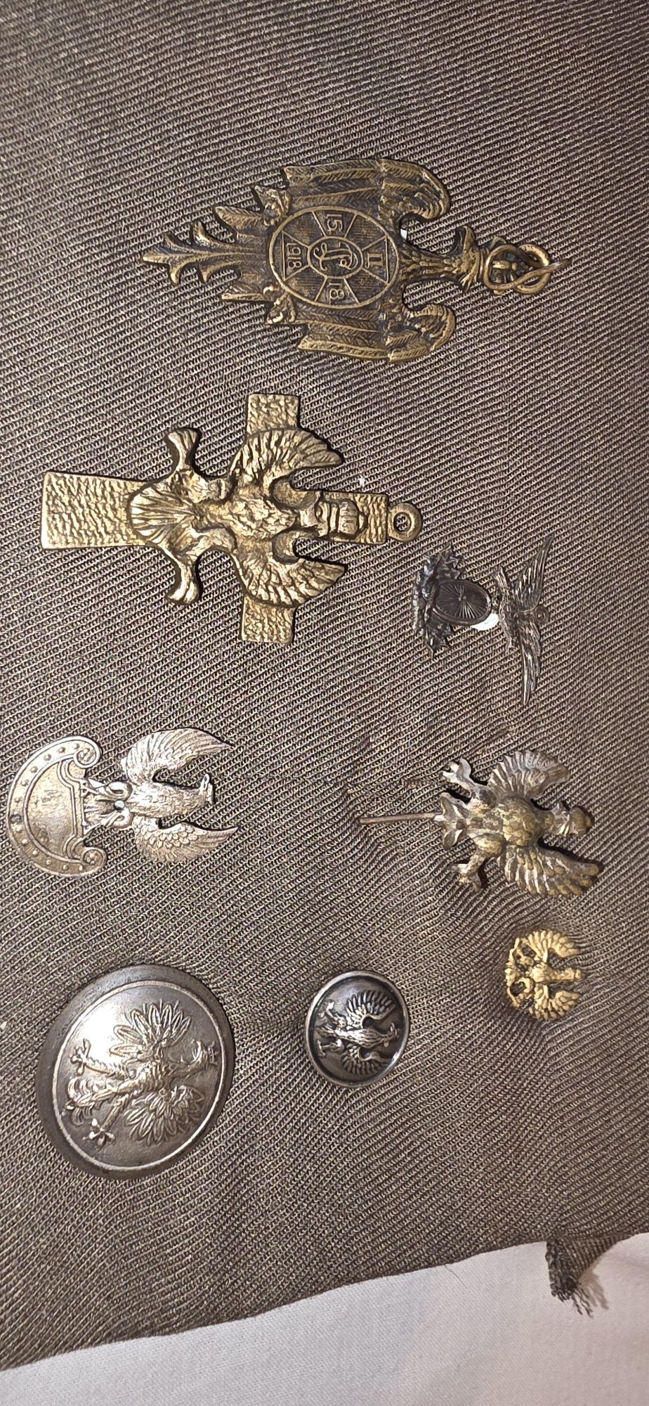 Kolekcja orłów i emblematów wojskowych