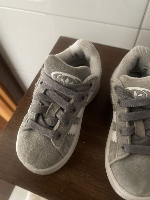 Sapatilhas de crianca em muito bom estado originais