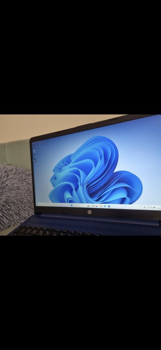 HP Laptop 15s-eq0032na niebieski  stan bdb