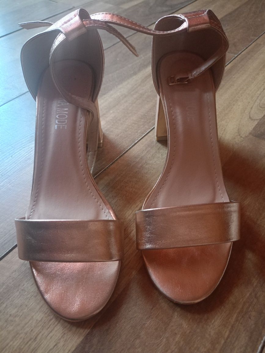 Buty na grubszym obczasie