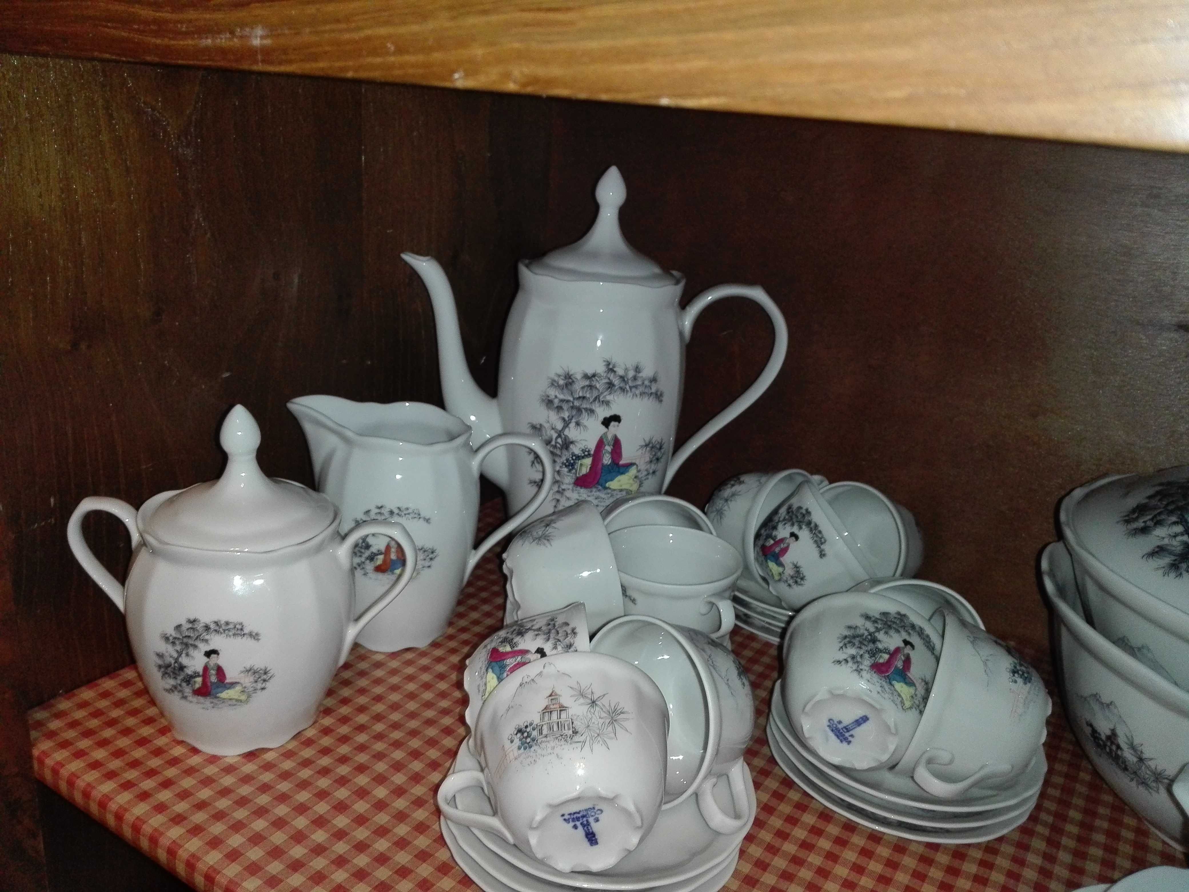 Serviços de chá e café de Porcelana para 12 ou 6 pessoas novos.