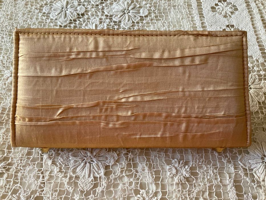 Bolsa Estilosa em Cetim Estilo Shantung - Nunca Usada!