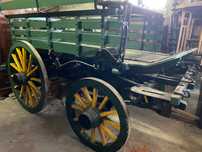 Carroça antiga de transporte de mercadorias, em estado muito bom.