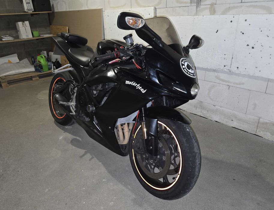 Suzuki GSXR 750 K7